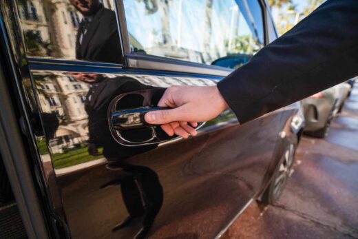 Les 5 avantages de réserver un VTC à Cannes pour vos transferts aéroport et événements