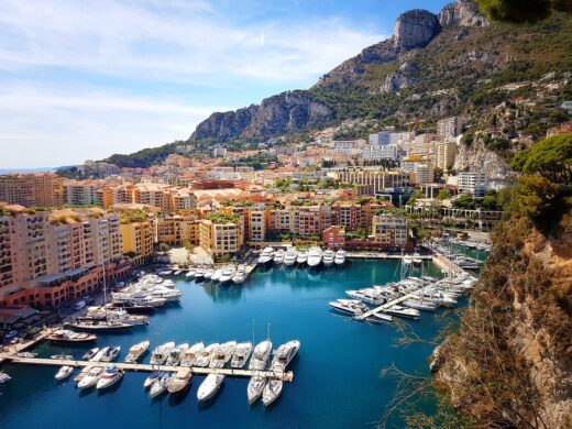 Les&#x20;meilleurs&#x20;itin&#x00E9;raires&#x20;pour&#x20;d&#x00E9;couvrir&#x20;la&#x20;C&#x00F4;te&#x20;d&amp;&#x23;8217&#x3B;Azur&#x20;avec&#x20;un&#x20;chauffeur&#x20;priv&#x00E9;